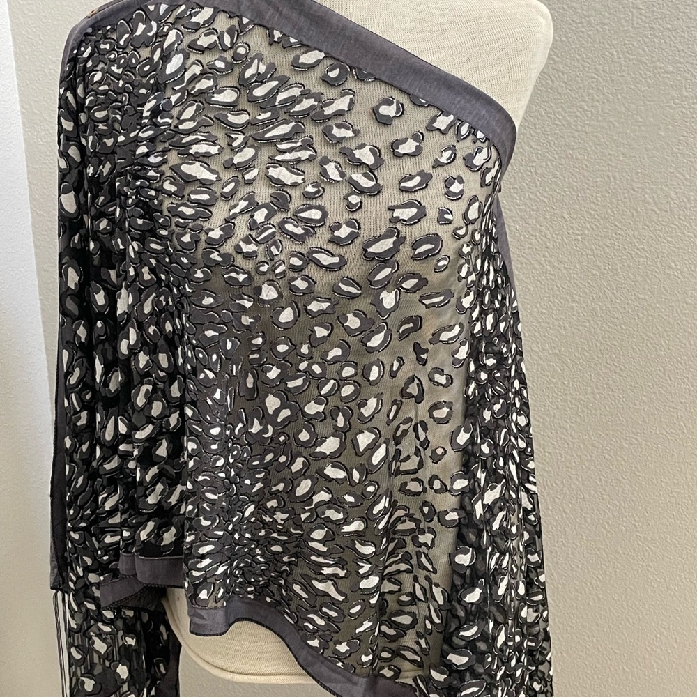 NWT shawl cover up scarf poncho leopard casual dressy grey white black silver